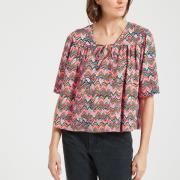 Blusa estampada con cuello de pico